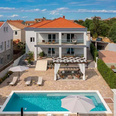 Villas Pakostane ヴィラ Pakoštane