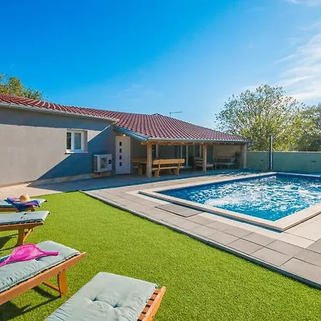 Villas Pakostane Villa *