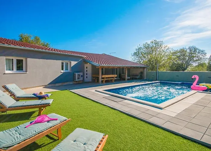 Villas Pakostane וילה *